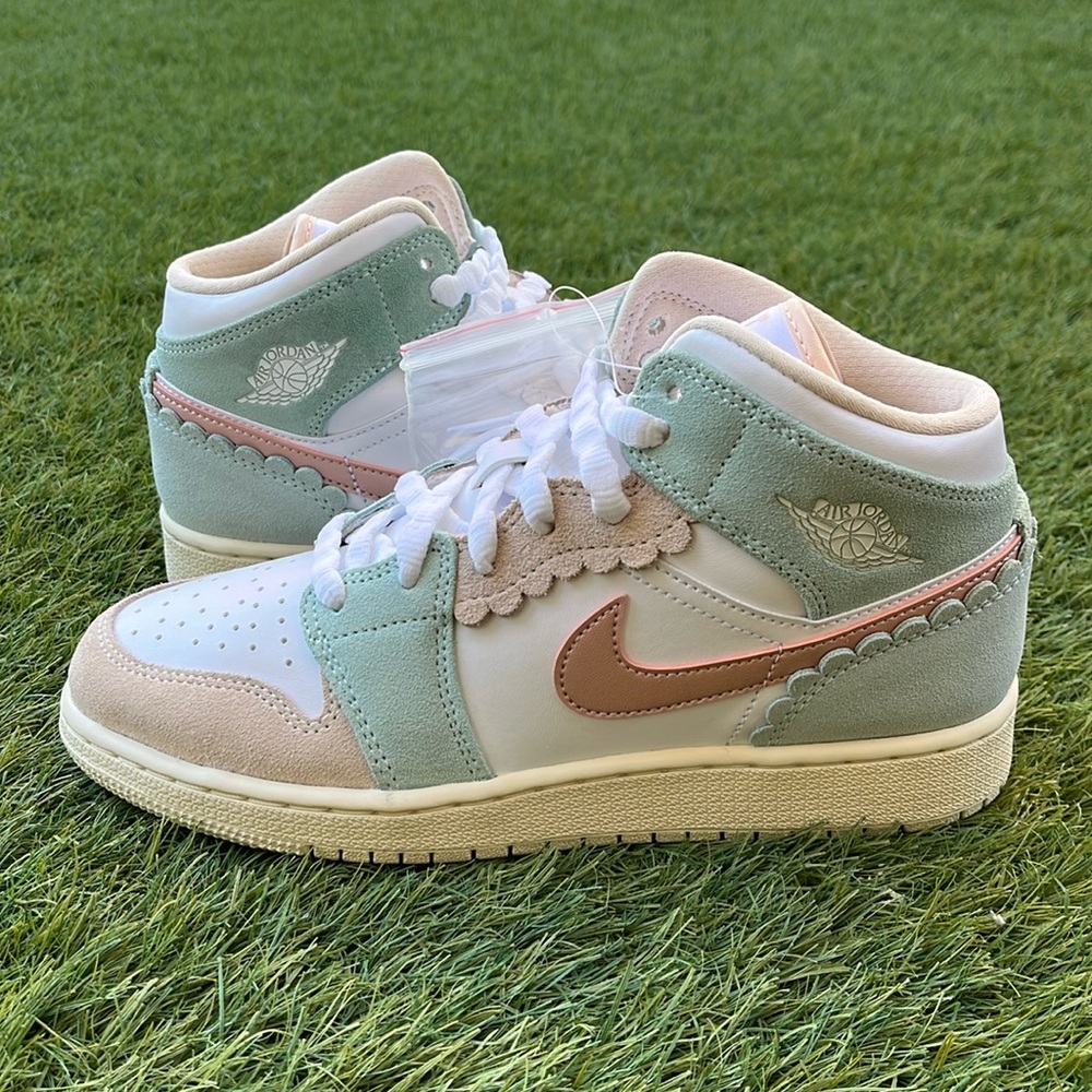 Air Jordan 1 Mid SE
